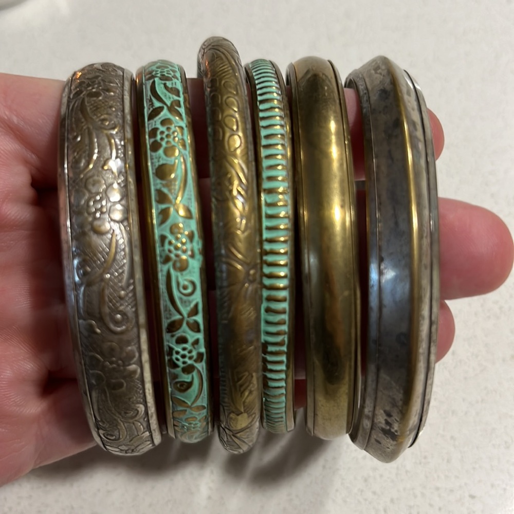 6 bracelets - Picture 2 of 2